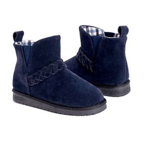 *NEW* Navy Harleen Flannel Lined
Booties